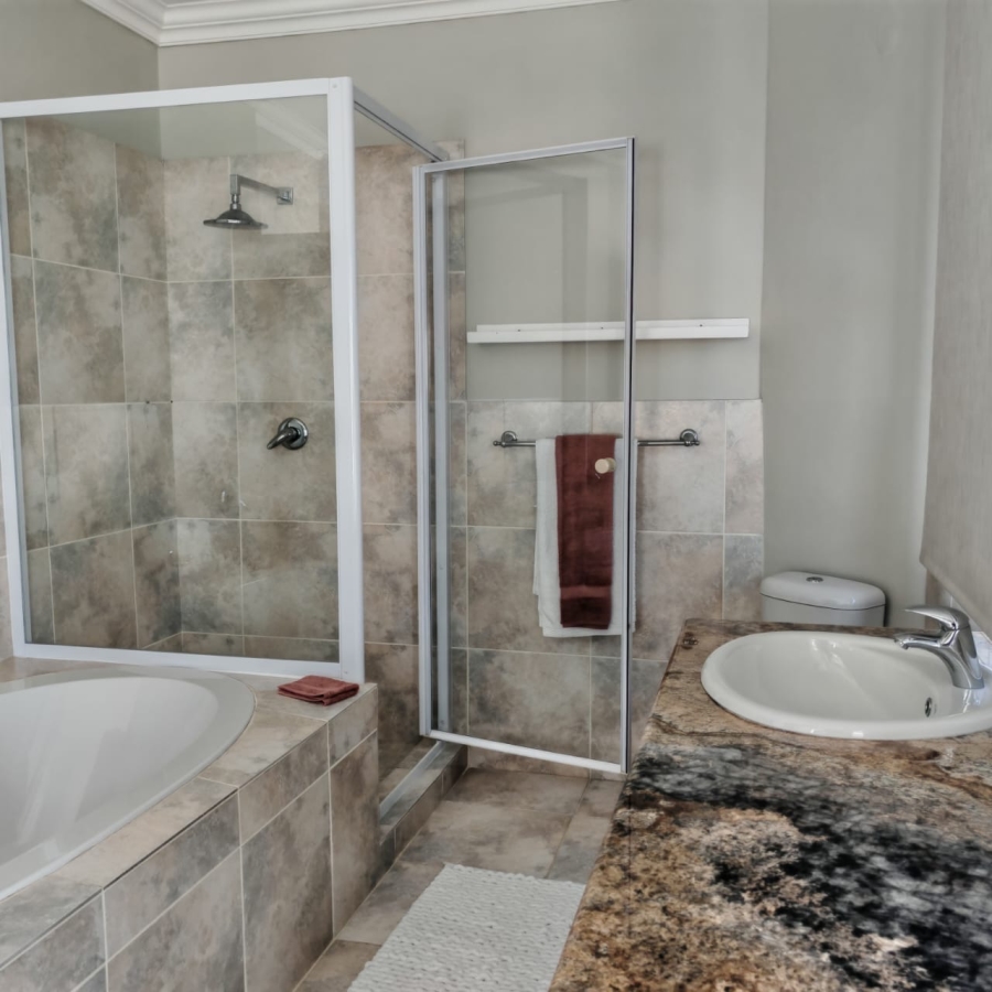 5 Bedroom Property for Sale in Avonddans Western Cape